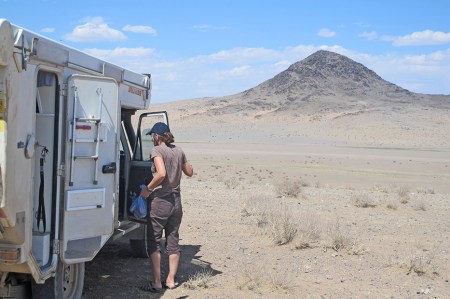 MONGOLIA 116 (HACIA ARVAYHEER) PARADA PARA COMER