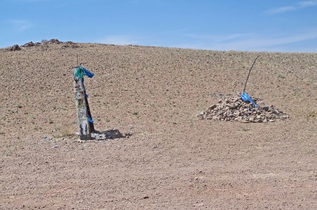 MONGOLIA 117 (HACIA ARVAYHEER) OVOOS Y MONOLITOS POR DOQUIER