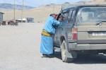 MONGOLIA 120 (HACIA ARVAYHEER) BUMBUGUR, EN EL CENTRO DEL PUEBLO