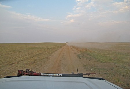 MONGOLIA 129 (HACIA ARVAYHEER) ES RARISIMO ENCONTRAR UN COCHE QUE ADELANTAR