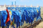MONGOLIA 149 (HACIA ARVAYHEER) LA TIPICA OFRENDA, UN PANUELO DE COLOR AZUL