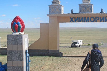 MONGOLIA 151 (HACIA ARVAYHEER) DEJANDO EL TEMPLO