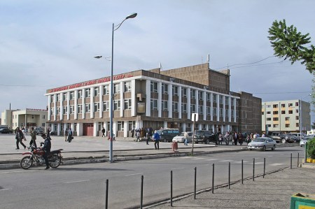 MONGOLIA 153 (ARVAYHEER) TIENE UNA POBLACION DE UNOS 22.000 HABITANTES. VISTA DE EL TEATRO MUNICIPAL