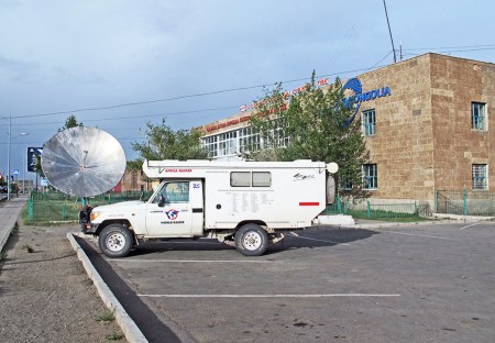 MONGOLIA 158 (ARVAYHEER) APARCADOS EN LA CALLE MAS COMERCIAL