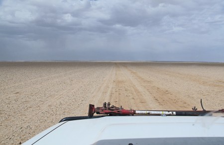 MONGOLIA 173 (GOBI-HACIA GUCHIN US) LA PISTA ES MUY MONOTONA