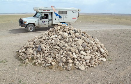 MONGOLIA 179 (GOBI-HACIA GUCHIN US) UN OBOO EN MEDIO DE LA NADA…