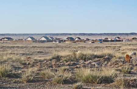 MONGOLIA 182 (GOBI- GUCHIN US) TIENE UNOS 2.300 HABITANTES Y ESTA A 104 KM DE ARVAIKHEER