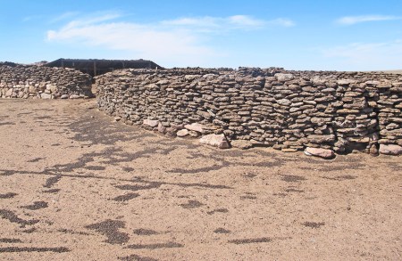 MONGOLIA 210 (GOBI- DE BOGD SUM A BULGAN) LO INCREIBLE ES QUE LOS MUROS ESTAN HECHOS UNICAMENTE CON ESCREMENTOS DE ANIMALES