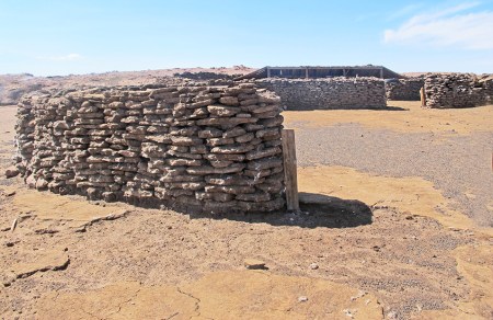 MONGOLIA 211 (GOBI- DE BOGD SUM A BULGAN) LO MAS INCREIBLE, ES QUE LOS BLOQUES TAMBIEN LES SIRVEN DE COMBUSTIBLE.