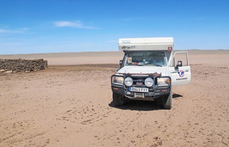 MONGOLIA 213 (GOBI- DE BOGD SUM A BULGAN) COMO EL LUGAR ESTA ABANDONADO PENSAMOS QUE SOLO LO USAN EN INVIERNO