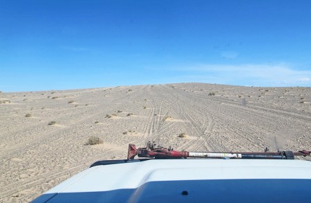 MONGOLIA 214 (GOBI- DE BOGD SUM A BULGAN) PENSAMOS QUE HEMOS PERDIDO LA PISTA PRNCIPAL, ESTA NO TIENE RODADAS RECIENTES