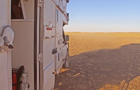 MONGOLIA 262 (BAYANZAG) PODEMOS DEJAR LAS PUERTAS ABIERTAS, AQUI NO HAY MOSQUITOS