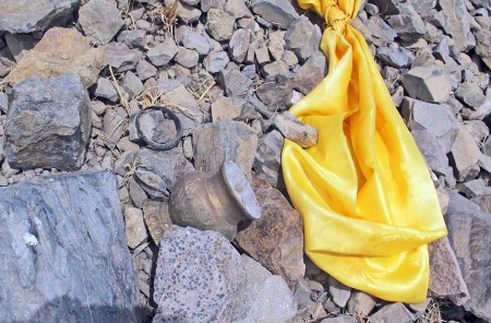 MONGOLIA 284 (HACIA UVURKHUSHUUT) EN LOS OVOOS NO PUEDES TOCAR NADA, PORQUE SI LO HACES DICEN QUE TE CAERA UNA MALDICION