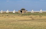 MONGOLIA 307 (KARAKORUM-EL MONASTERIO DE ERDENE ZUU) ENTRADA NORTE, EN EL RECINTO LLEGARON A INSTALAR 300 YURTAS EN LAS QUE VIVIAN MAS DE 1.000 MONJES