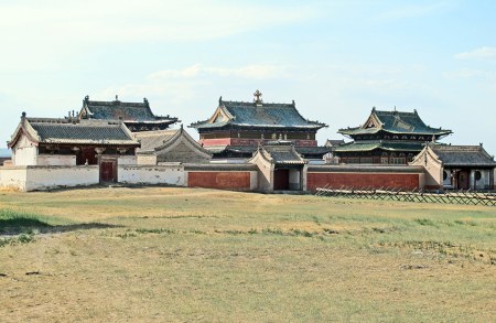 MONGOLIA 328 (KARAKORUM-EL MONASTERIO DE ERDENE ZUU) EL GRAN TEMPLO ZUU DE BUDA, PARTE PRINCIPAL Y CENTRAL DEL MONASTERIO