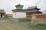 MONGOLIA 341 (KARAKORUM-EL MONASTERIO DE ERDENE ZUU) EL GRAN TEMPLO ZUU DE BUDA, EN LA EPOCA DE LAS PURGAS COMUNISTAS ESTA MARAVILLA ESTUVO A PUNTO DE SER DESTRUIDA, COMO OTRAS MUCHAS QUE HAN DEASAPARECIDO