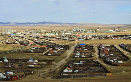 MONGOLIA 352 (KARAKORUM) VISTA GENERAL, LA CIUDAD ESTA SITUADA EN UNA LLANURA CUBIERTA DE HIERBA A POCA DISTANCIA DEL RIO ORKHON