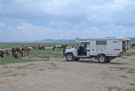 MONGOLIA 408 (EL RIO TUUL) ESPEREMOS QUE LOS CABALLOS NOS DEJEN DORMIR