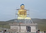 MONGOLIA 435 (HACIA EL NORTE) UN PEQUEÑO TEMPLO EN NUESTRO CAMINO, REPARANDO UN BUDA