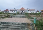 MONGOLIA 436 (HACIA EL NORTE) UN PEQUEÑO TEMPLO EN NUESTRO CAMINO, ESCALERAS DE ENTRADA