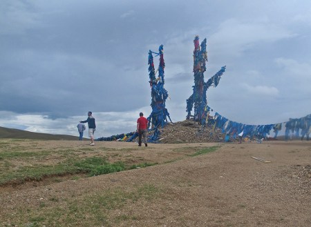 MONGOLIA 442 (HACIA EL MONASTERIO DE AMARBAYASGALANT) UNA PARADA OBLIGATORIA ESTE CONCURRIDO OVOO
