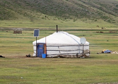 MONGOLIA 445 (HACIA EL MONASTERIO DE AMARBAYASGALANT) …ALGUNAS TIENEN HASTA PARABOLICAS