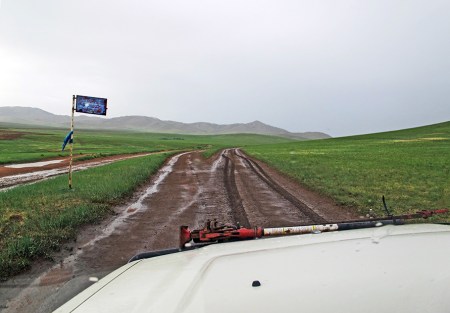 MONGOLIA 451 (EN PISTA AL MONASTERIO DE AMARBAYASGALANT) UNICO PANEL INDICADOR HACIA NUESTRO DESTINO