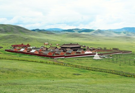 MONGOLIA 457 (EL MONASTERIO DE AMARBAYASGALANT) SE ENCUENTRA EN EL VALLE DE IVEN CERCA DEL RÍO SELENGE , A LOS PIES DEL MONTE BUREN - KAN, LA CIUDAD MAS CERCANA ES ERDENET A 60 KM.
