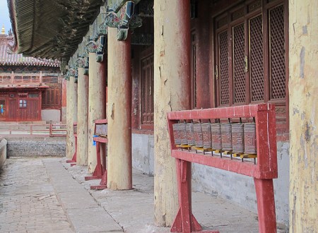 MONGOLIA 484 (EL MONASTERIO DE AMARBAYASGALANT) DURANTE LAS PERSECUCIONES COMUNISTAS, ESTATUAS, MANUSCRITOS Y JOYAS FUERON ENTERRADAS E OCULTADAS POR LOS MONJES