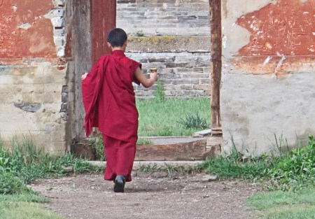 MONGOLIA 496 (EL MONASTERIO DE AMARBAYASGALANT) JOVENES MONJES 3