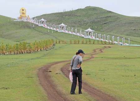 MONGOLIA 501 (EL MONASTERIO DE AMARBAYASGALANT) HACIA EL MONUMENTO A BUDA
