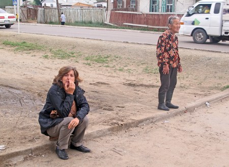 MONGOLIA 558 (SüKHBAATAR) … LA LIMPIZA DEL COCHE ES BARATA PERO SUPER LENTA