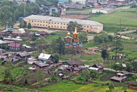SIBERIA 2°, 106 SIBERIA 2°, 106 (P0R EL OBLAST DE IRKUTST) SLIOUDIANKA, FUNDADA 1647 COMO PRESIDIO PARA LA CIUDAD DE IRKUTSK, EN EL CENTRO LA IGLESIA DE S. NICOLAS