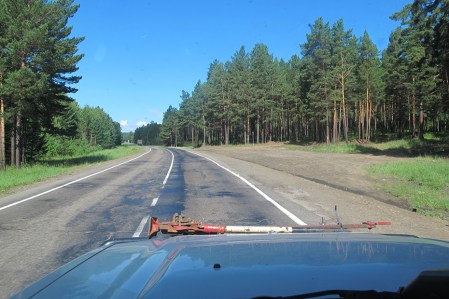 SIBERIA 2°, 123 (P0R EL KRAI DE KRASNOYARSK) LA RUTA SE ALTERNA ENTRE PISTA Y ALGUNAS ZONAS ASFALTADAS