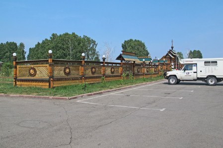 SIBERIA 2°, 136 (P0R EL KRAI DE KRASNOYARSK) ENTRADA AL MONUMENTO A LAS VICTIMAS DE SIBLAG