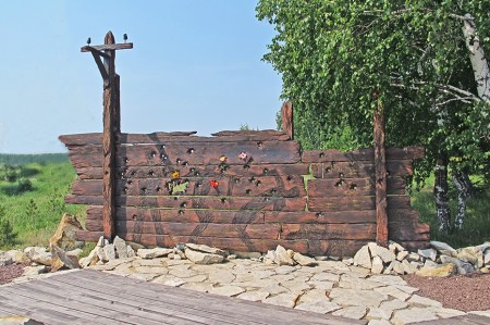 SIBERIA 2°, 137 (P0R EL KRAI DE KRASNOYARSK) EL SIBLAG ERA UN COMPLEJO DE CAMPAMENTOS DEL GULAG, PAREDON DE EJECUCIONES