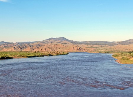SIBERIA 2°, 4 (REPUBLICA DE BURIATIA) EL LAGO GUSINOYE, TIENE UNA SUPERFICIE DE 164,7 KM² Y UNA PROFUNDIDAD DE HASTA 28 M., EN EL DESEMBOCAN LOS RIOS ZAGUSTAI Y EL TSAGAN-GOL