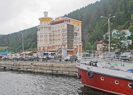 SIBERIA 2°, 48 (LAGO BAIKAL) LISTVYANKA, EL GRAN HOTEL MAJAK