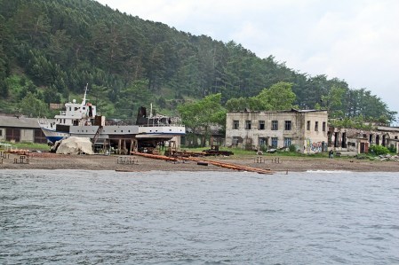 SIBERIA 2°, 57 (LAGO BAIKAL) LISTVYANKA, LOS ASTILLEROS