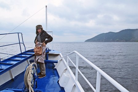 SIBERIA 2°, 60 (LAGO BAIKAL) EMBARCADOS, LA TEMPERATURA HA BAJADO 20°C. EN DOS DIAS
