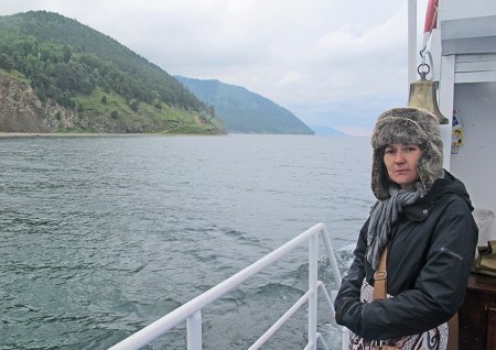 SIBERIA 2°, 70 (LAGO BAIKAL) EMBARCADOS, EL LAGO ESTA TOTALMENTE RODEADO POR MONTAÑAS