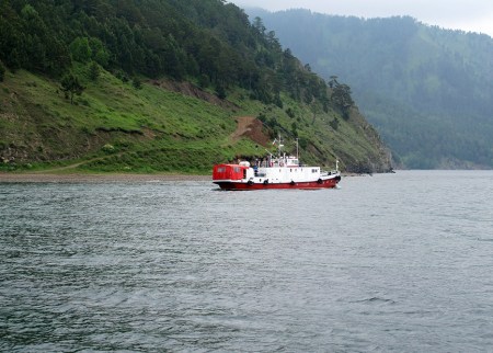 SIBERIA 2°, 71 (LAGO BAIKAL) EMBARCADOS, EL LAGO POSEE UNAS 22 ISLAS LA MAYOR ES, OLJON, TIENE 72 KM DE LARGO