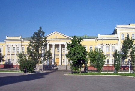 SIBERIA 2°, 210 (LA CIUDAD DE OMSK) LA ESCUELA MILITAR. SU POBLACION ES DE UNOS.1.700.000 HABITANTES, ESTA SITUADA A 2.700 KM. DE MOSCU