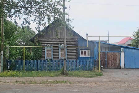 SIBERIA 2°, 219 (DE OMSK A EKATERINBURG) EN NINGUN SITIO HEMOS VISTO VALVULAS DE SEGURIDAD NI NINGUN SISTEMA DE PROTECCION EN CASO DE FUGA DE GAS