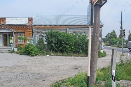 SIBERIA 2°, 224 (DE OMSK A EKATERINBURG)… Y HASTA EN LAS ALDEAS HAY ALGUNOS SEMAFOROS