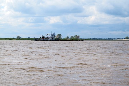 SIBERIA 2°, 253 (DE EKATERINBURG A KAZAN) EL RIO VOLGA EN SU CURSO MEDIO, DISCURRE EN DIRECCIÓN ESTE-SURESTE, CRUZANDO LA PARTE CENTRAL DE LA RUSIA EUROPEA