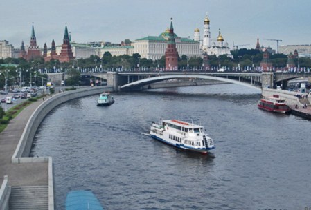 RUSIA 2° ENTRADA 16 (MOSCU) EL RÍO MOSCOVA ES NAVEGABLE EN SU TOTALIDAD SOLO EN VERANO. EN INVIERNO SE CIERRA DEBIDO A QUE SE CONGELA