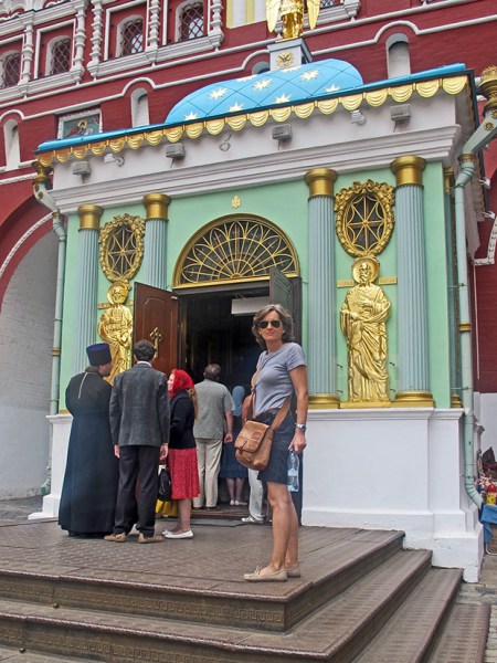 RUSIA 2° ENTRADA 21 (MOSCU)LA PLAZA ROJA - TRADICION DICE QUE LAS PERSONAS QUE ACCEDEN A LA PLAZA ROJA POR LA PUERTA DE LA RESURRECCION DEBEN VISITAR LA VIRGEN DE IVERSAKAIA