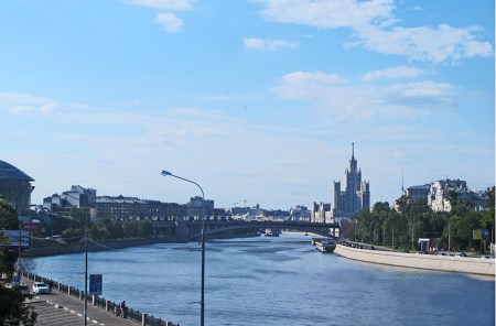 RUSIA 2° ENTRADA 3 (MOSCU) ATRVESANDO EL RIO MOSCOVA