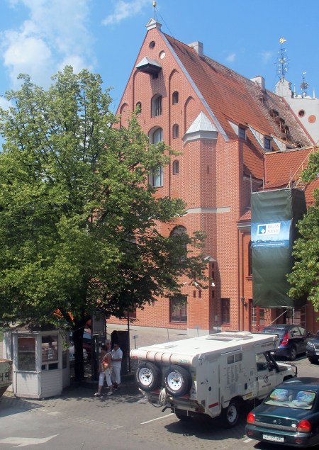 LETONIA 12 (RIGA) HEMOS ENCONTRADO UN PERFECTO PARKING EN CENTRO DEL CASCO ANTIGUO